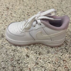 Nike Air Force 1 Low White Light Purple 6c.